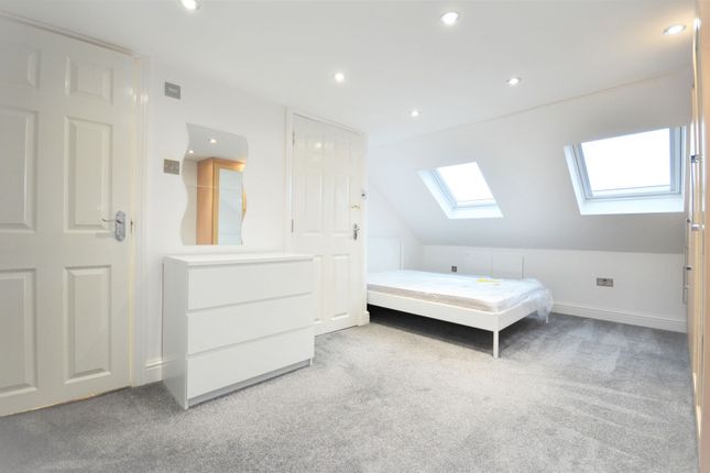 14 Hadley Gardens, Southall photo 3