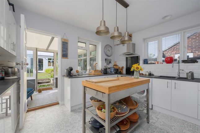 12, Valkyrie Avenue, Whitstable photo 2