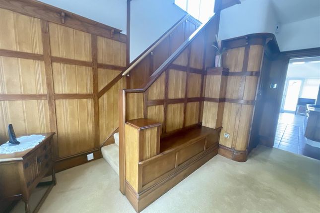 16, Harries Avenue, Llanelli photo 2