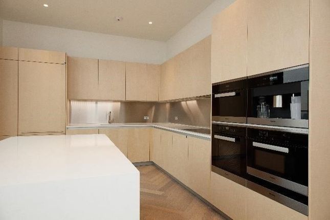 Flat for sale in Principal Tower, London