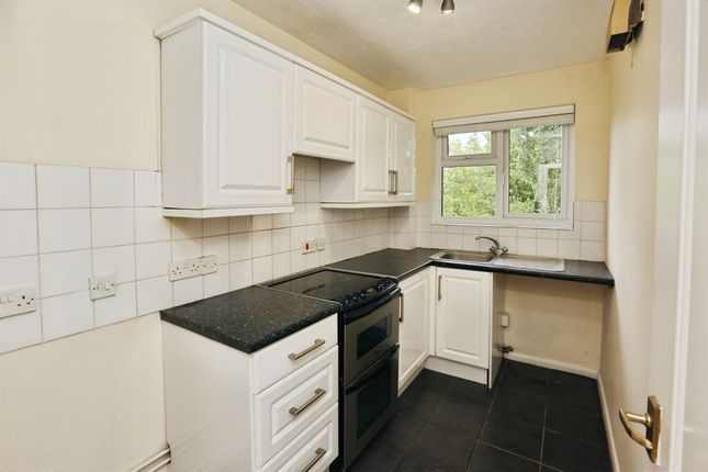 Flat 8, Russett House, Mallow Road, Southampton photo 3