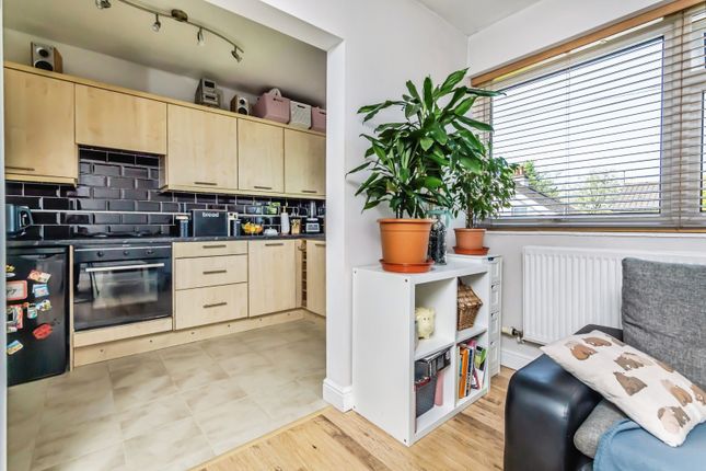 1-bed flat on 143a, Addison Road, Surrey, £230,000