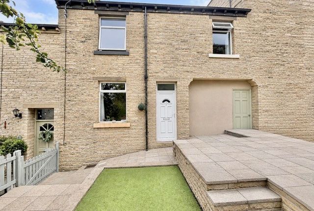 2-bed house on 2, Halifax, £850/mo