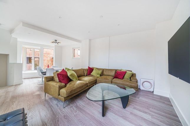 Thumbnail Town house for sale in Edgewood Mews, Finchley