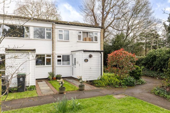 End terrace house for sale in Highfield Green, Epping