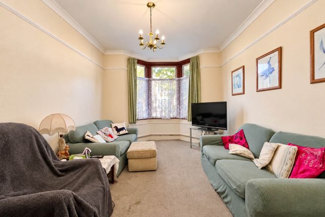 Hatherley Gardens, London photo 2