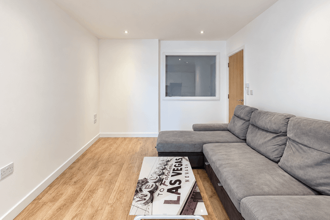 Flat 3, Maritime House, 1 Greens End, London photo 2