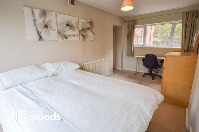 Room to rent in Room At Valley View, Newcastle-Under-Lyme, Staffordshire