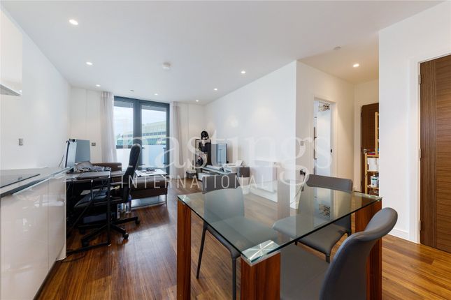 Flat to rent in Hornbeam House, 22 Quebec Way, Canada Water, London
