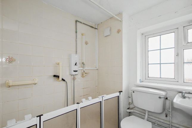 42, Abbotts Drive, Stanford-le-Hope photo 5