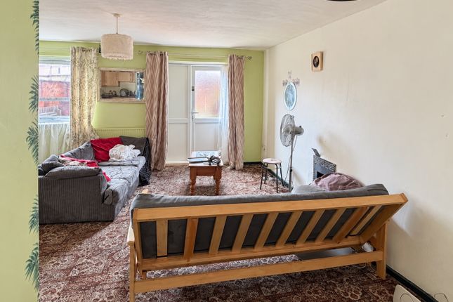 1-bed flat on 1a Frederick Street, Loughborough, £125,000