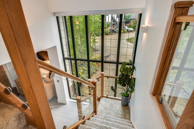 14, Woodland Way, Chelmsford photo 2
