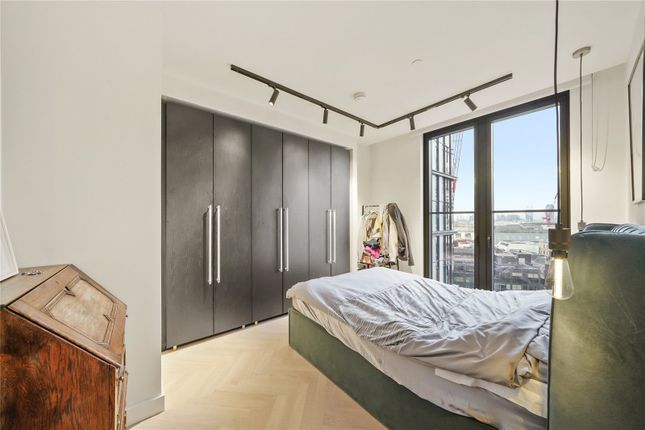 Flat for sale in Sun Street, London