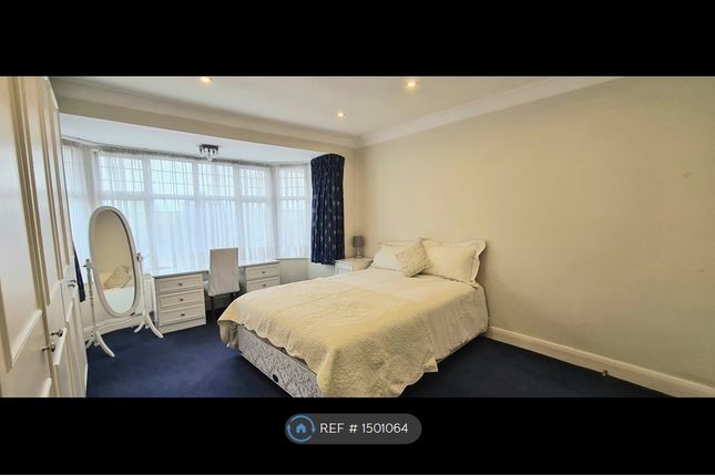 Room to rent in Woodcock Hill, Harrow