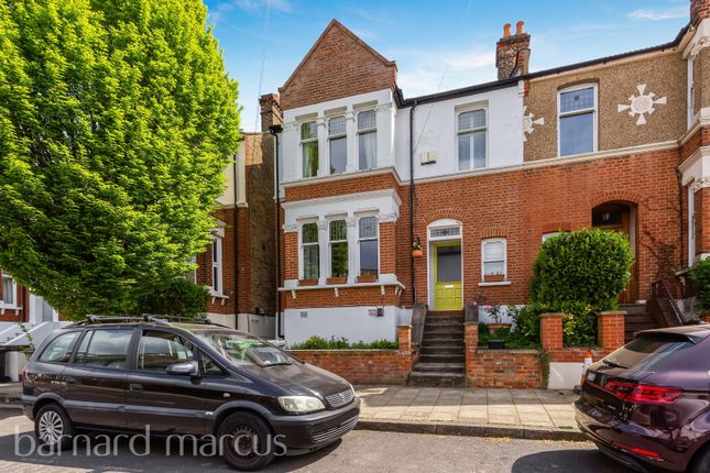Flat to rent in Deerhurst Road, London