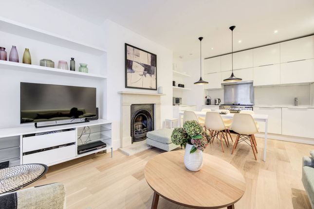 Flat for sale in Brondesbury Road, Queen's Park, London