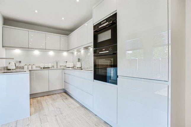 5, Thorntree Avenue, Wakefield photo 4