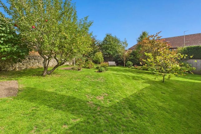 4, Bishops Meadow, Aylesbury photo 3