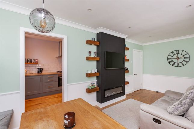 Flat 1 The Cloisters, 28, Queens Road, Whitstable photo 2