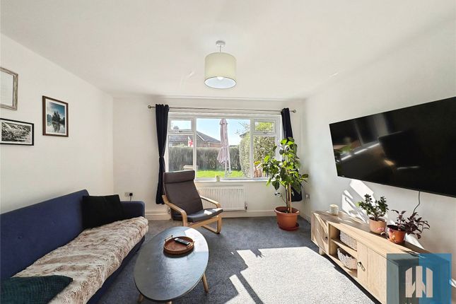 9, Northway Crescent, Mirfield photo 2