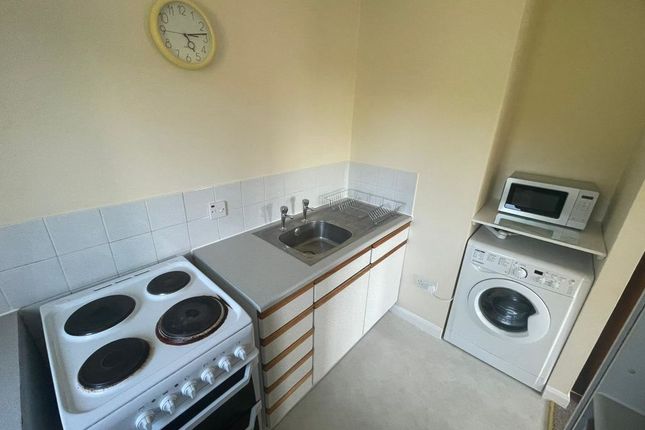 Flat 21,Chequers Court, Palmers Leaze, Bristol photo 4