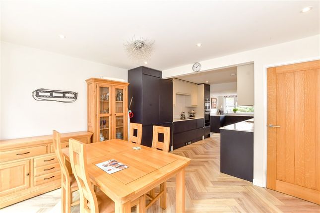 Bramley Close, Waterlooville photo 4
