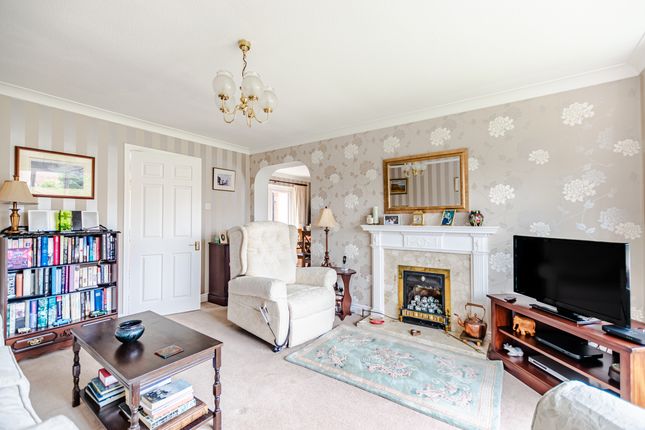 38, The Spinney, Leeds photo 4