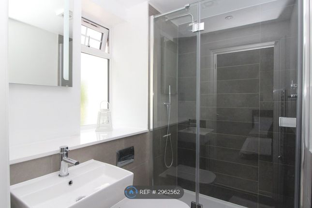 Flat, Hudson House Albany Court, Leigh-On-Sea photo 5