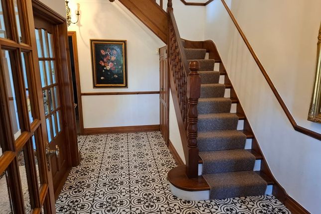 22 Hillside Grove, London photo 3