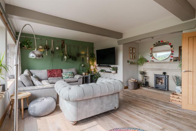Living Room-8.Jpg