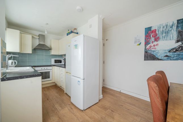 66, Guildford Park Avenue, Surrey photo 2