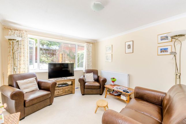 2-bed house on Myrtleside Close, Northwood, £1,750/mo