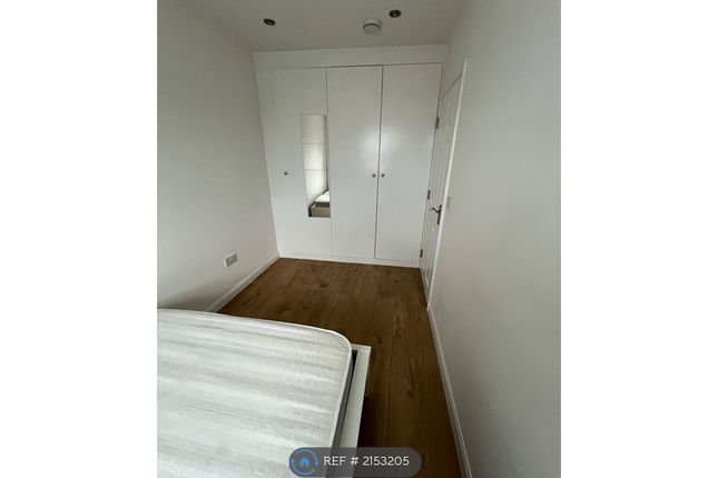 Flat  A Old Kent Road, London, London photo 5