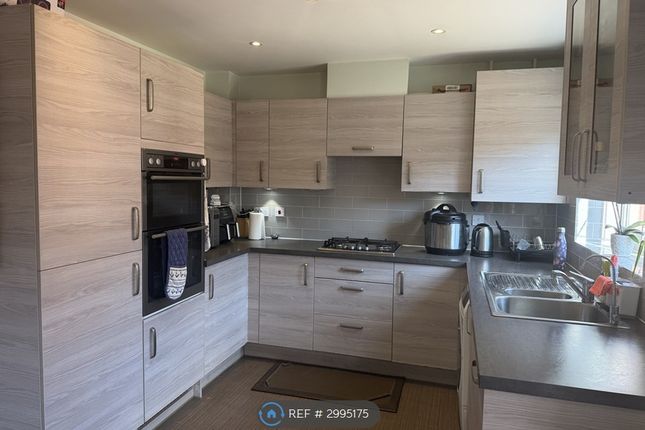 Oxlade Drive, Slough photo 2