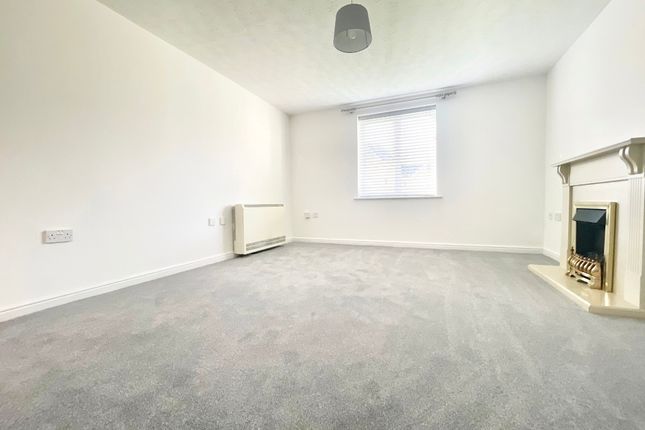 18d, Lloyd Close, Cheltenham photo 3