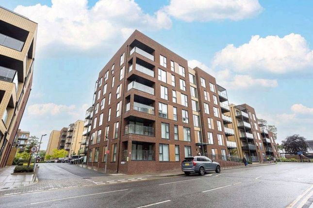Thumbnail Flat to rent in Elstree Apartments, 72 Grove Park, Colindale, London