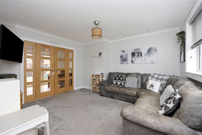 28, Turner Crescent, Leven photo 3
