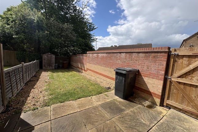 27, Jasmine Court, Peterborough photo 3