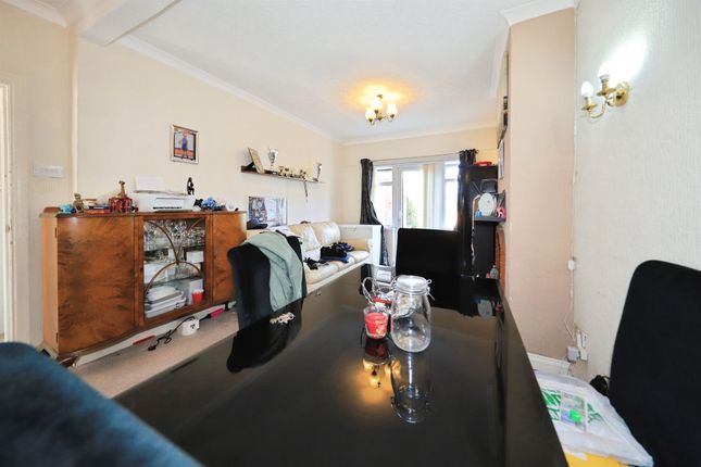 585, Stafford Road, Wolverhampton photo 4