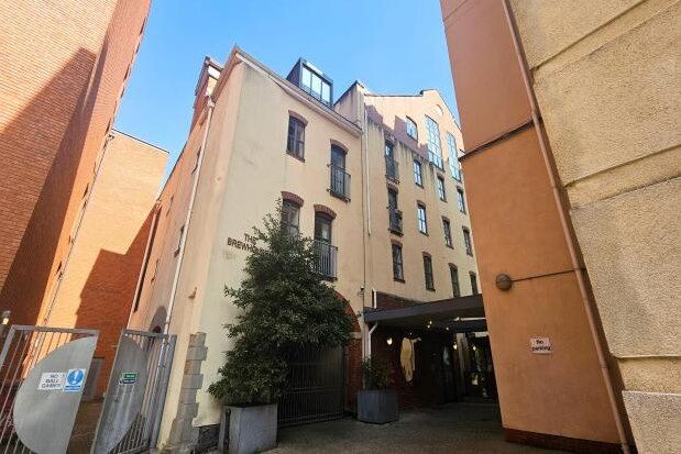 Flat to rent in Brewhouse, Bristol