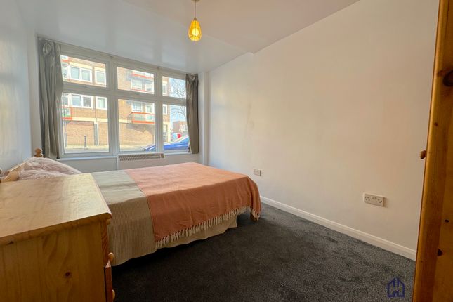 Flat to rent in Malden Road, London