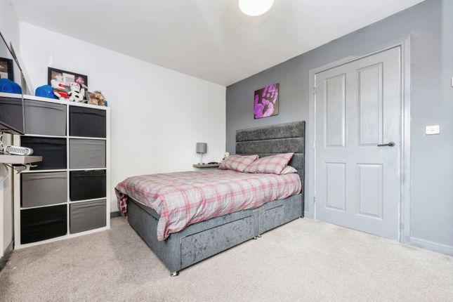 Flat for sale in Beauvais Avenue, Bedford