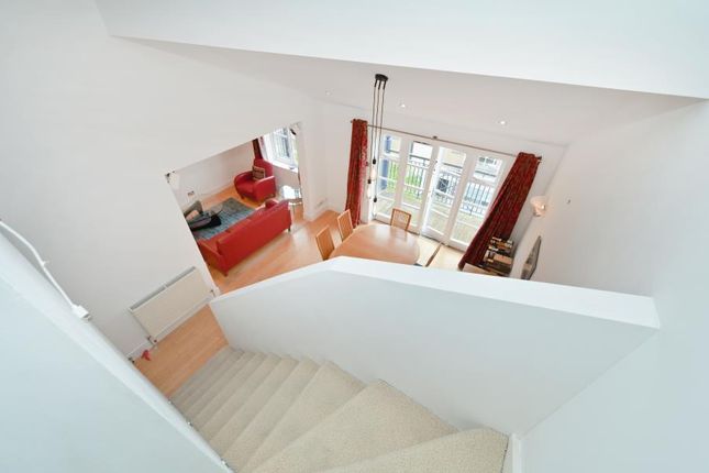 Flat for sale in Victory Place, London