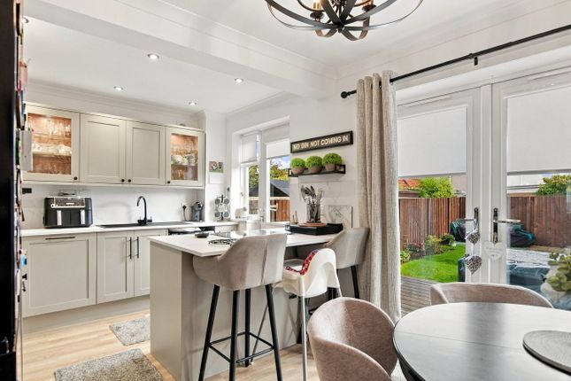 36, Crocus Grove, Irvine photo 2