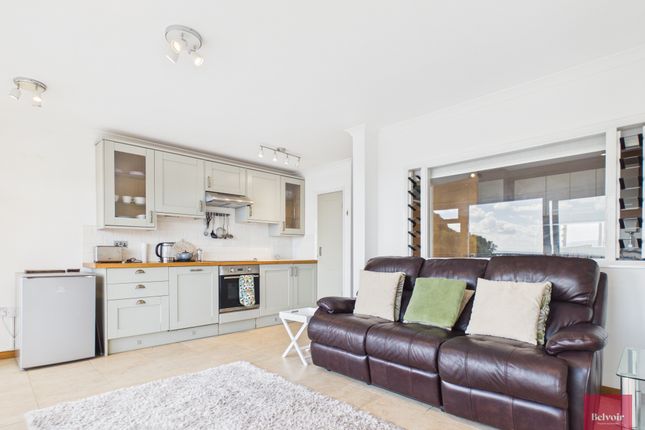 106, Redcliffe Apartments, Caswell Bay, Swansea photo 4