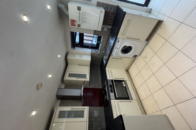 7 Surman Terrace Princes Road, Romford photo 4