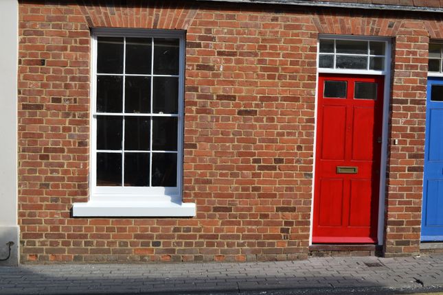 20 Love Lane, Canterbury, Kent, Ct1 1Tz