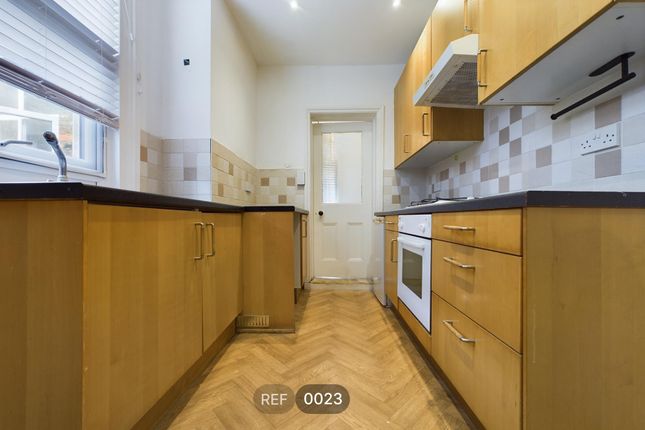 Flat to rent in Park Grove, Princes Avenue