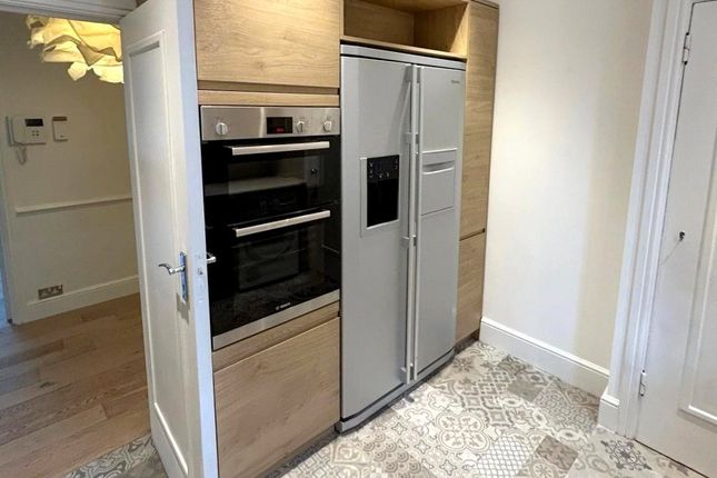 2 Ashley Court, Frognal Lane, London photo 3