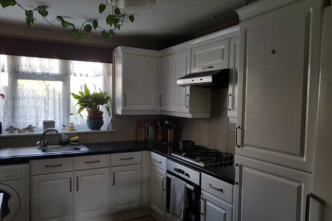 84, James Court, Colindale photo 3